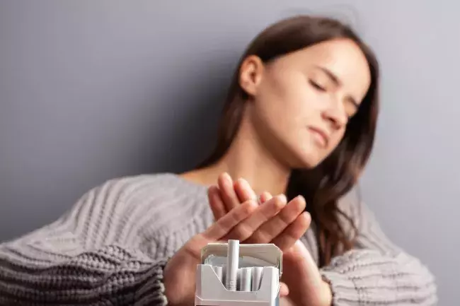 Éliminer odeurs tabac: astuces de grand-mère